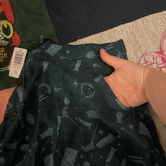 NWT Torrid Hocus Pocus Skirt size 2 - Picture 6 of 6